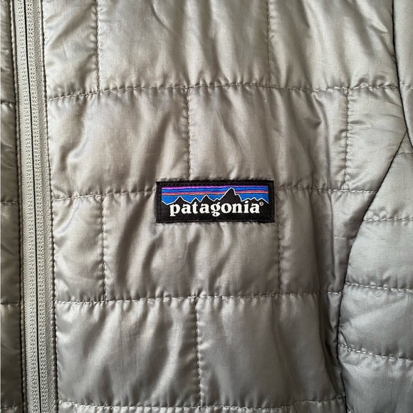 PATAGONIA • Women’s Nano Puff Jacket in Feather Gray, size XS - Picture 11 of 13